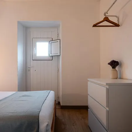 Country Pool House 27 *