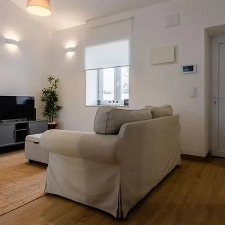 Country Pool House 27 * Абрантиш