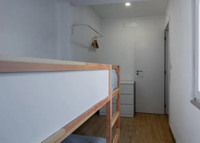 Country Pool House 27 *