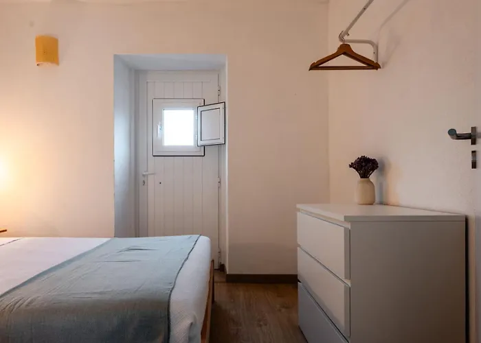 Country Pool House 27 *